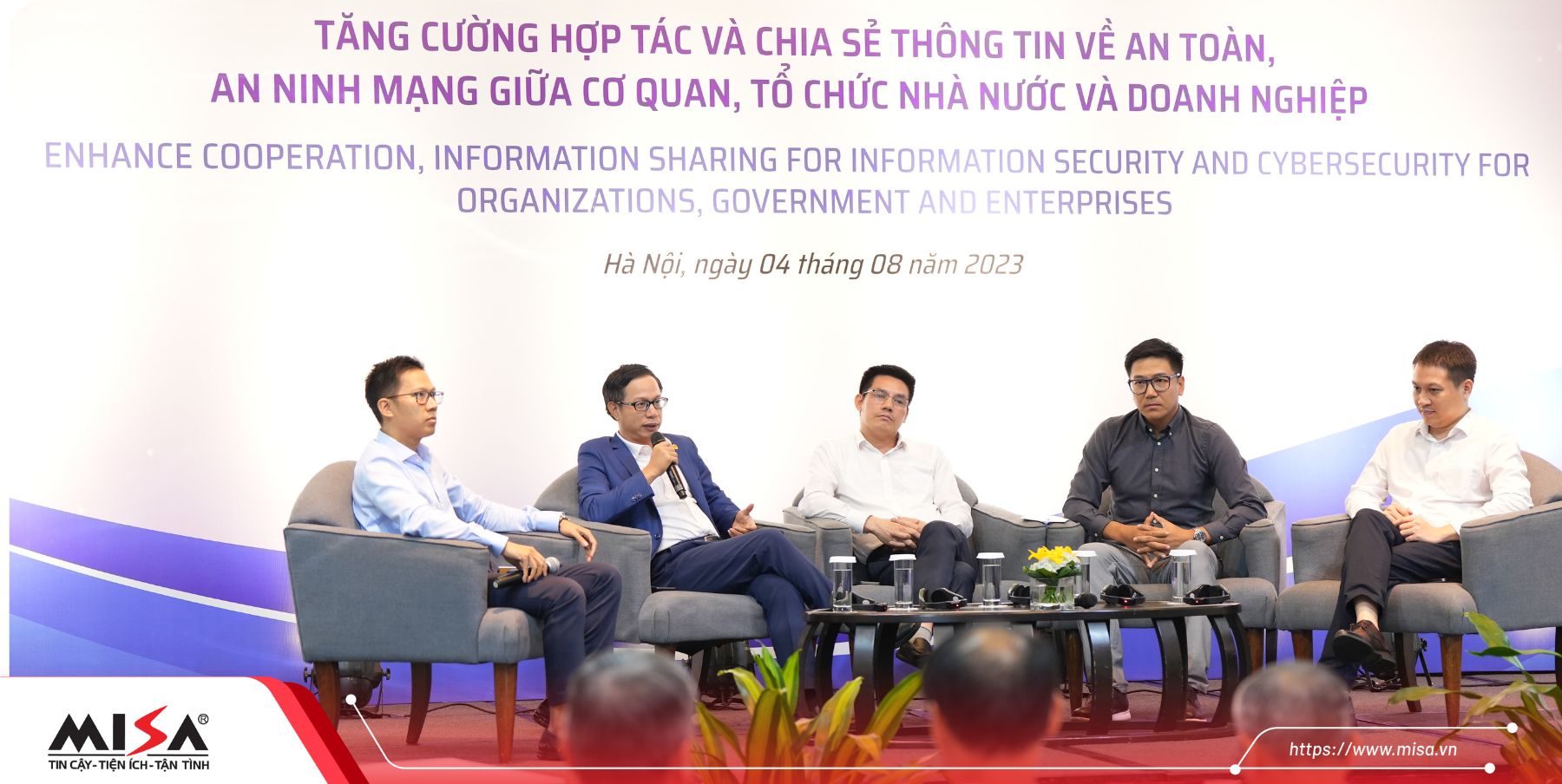 Ban-sao-cua-Khung-900-x-452-13